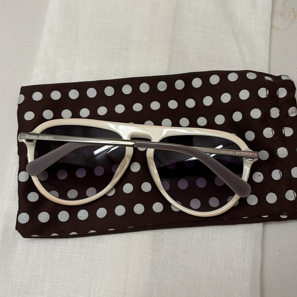 HENRI BENDEL RARE RETIREDgray sunglasses. - Picture 8 of 11